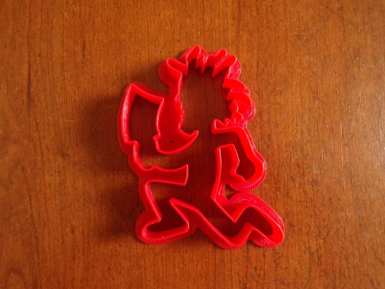 emporte pièce homme avec hachette imprimé 3D PLA environ 8 x 6,2 x 1 cm